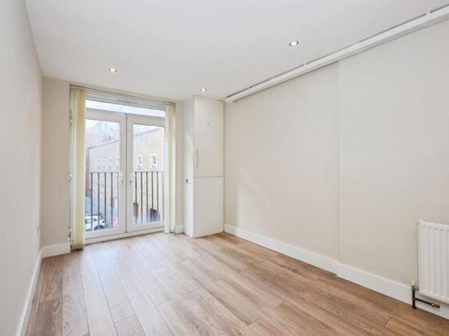 Apartment for sale in Red Hill, Surrey