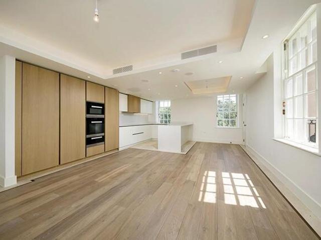 Apartment for sale in Petersham, Greater London