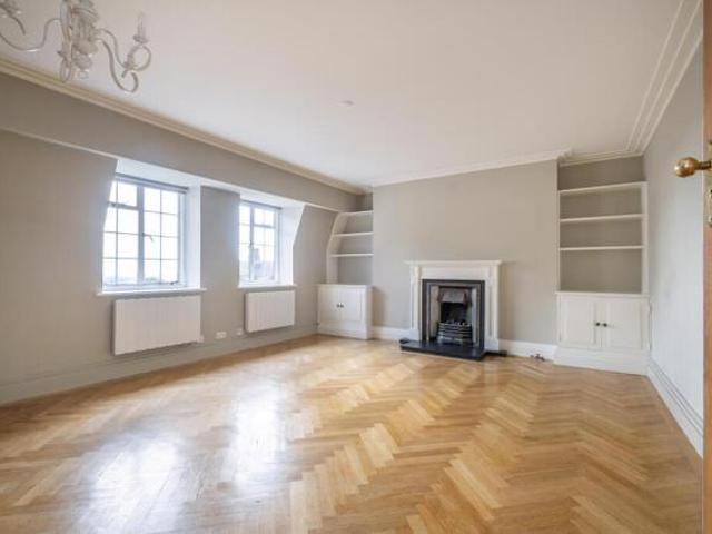 Apartment for sale in Richmond, Petersham