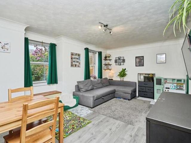 Apartment for sale in Oakfield, Ryde