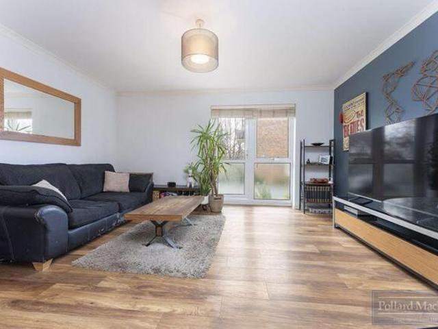 Apartment for sale in Sanderstead, Purley