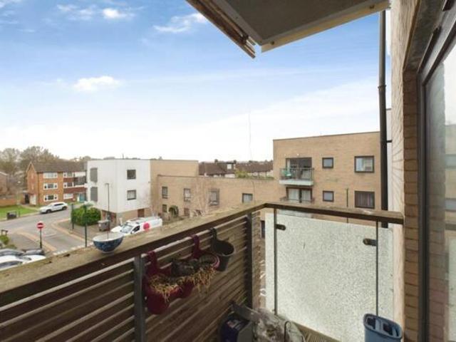Apartment for sale in The Wrythe, Greater London