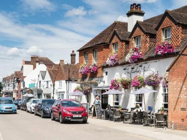 Apartment for sale in Fole, Surrey