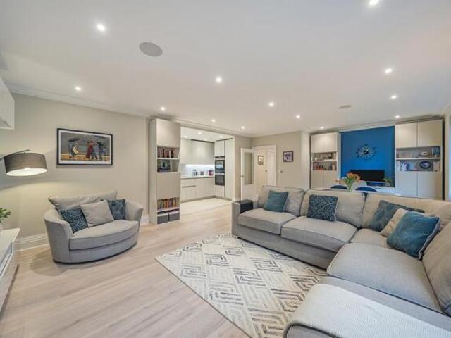 Apartment for sale in Taplow, Taplow
