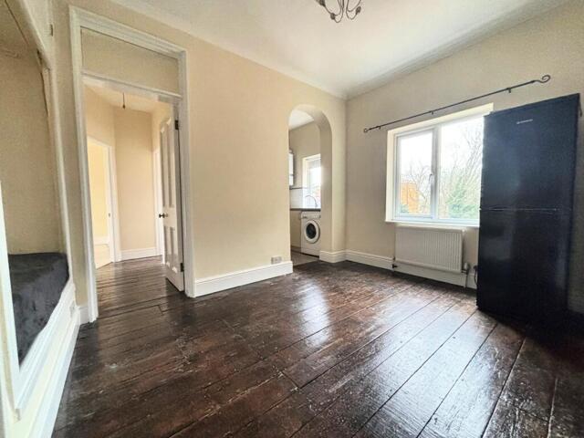 Apartment for sale in Strawberry Hill, Greater London