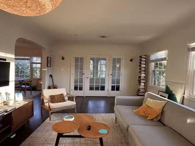 Apartment for rent in Canoga Park, California