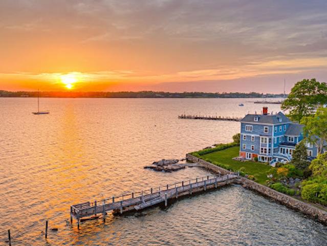 Apartment for sale in Bristol, Rhode Island
