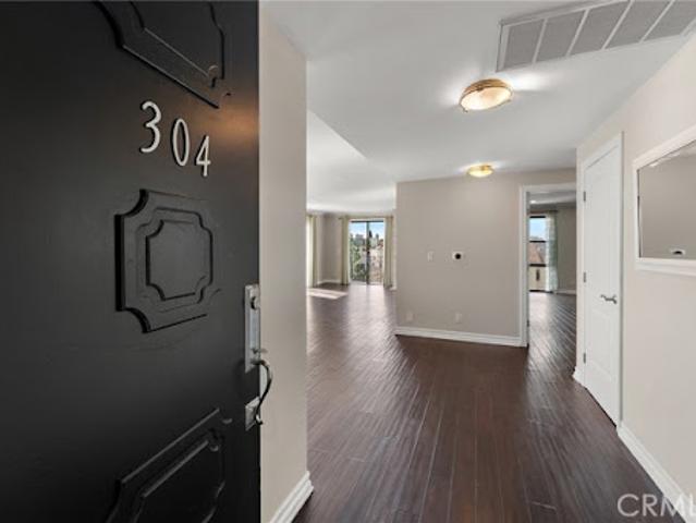 Apartment for sale in Beverly Hills, California