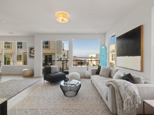 Apartment for sale in San Mateo, California