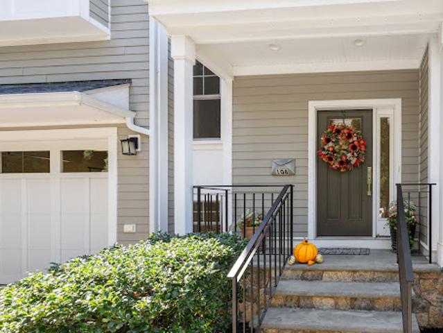 Apartment for sale in Newton, Middlesex County