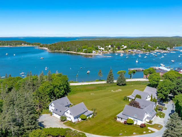 Apartment for sale in Maine