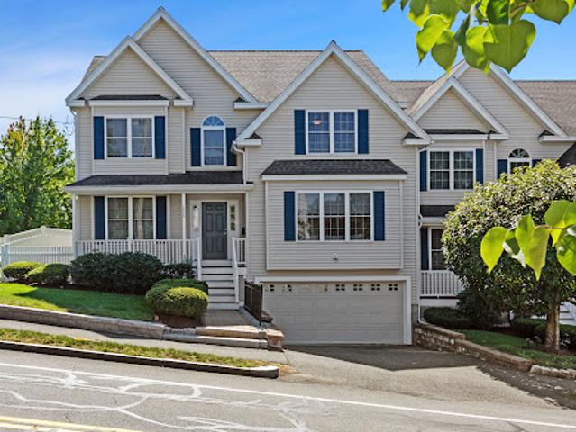 Apartment for sale in Needham, Massachusetts