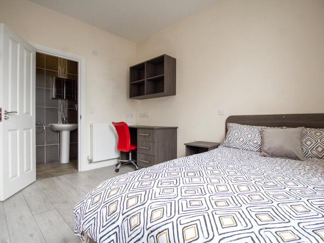Apartment for rent in Hyde Park, West Yorkshire