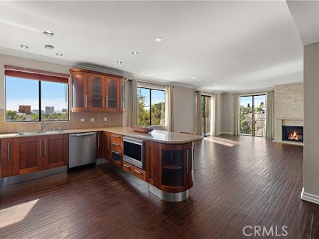 Apartment for sale in Beverly Hills, California