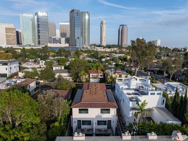 Apartment for sale in Canoga Park, California