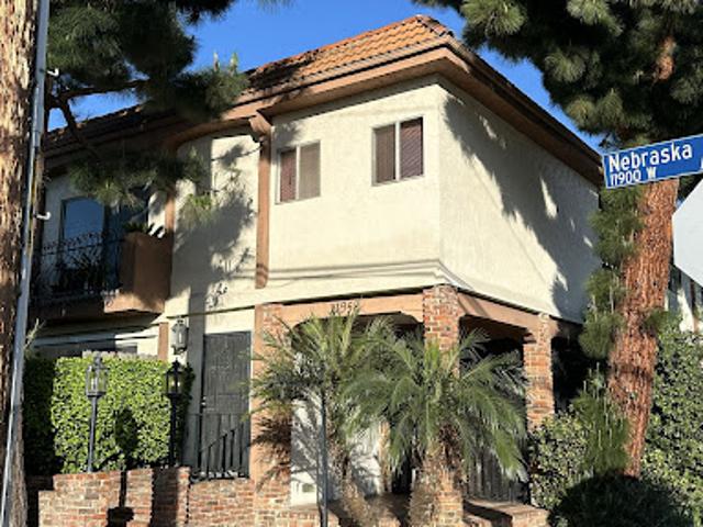 Apartment for sale in Canoga Park, California