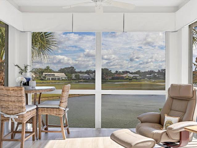 Apartment for sale in Canoga Park, California