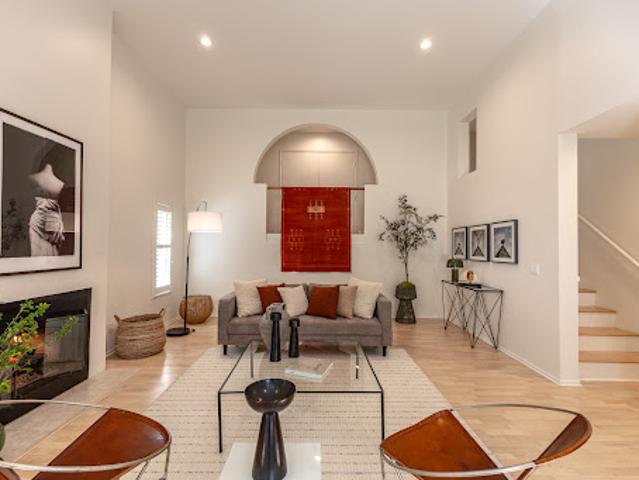 Apartment for sale in Canoga Park, California