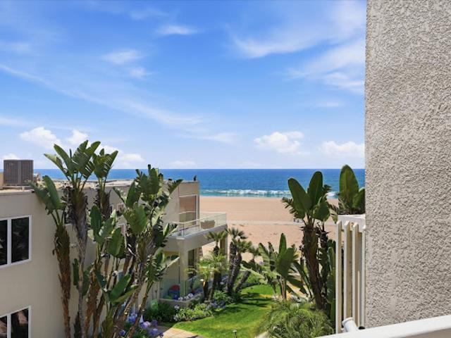 Apartment for sale in Canoga Park, California