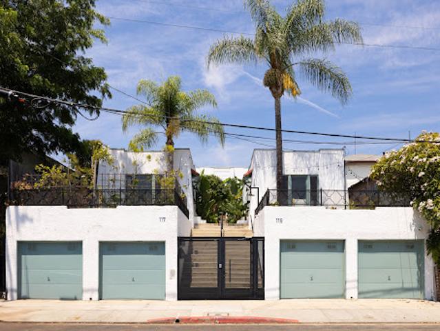 Apartment for sale in Canoga Park, California