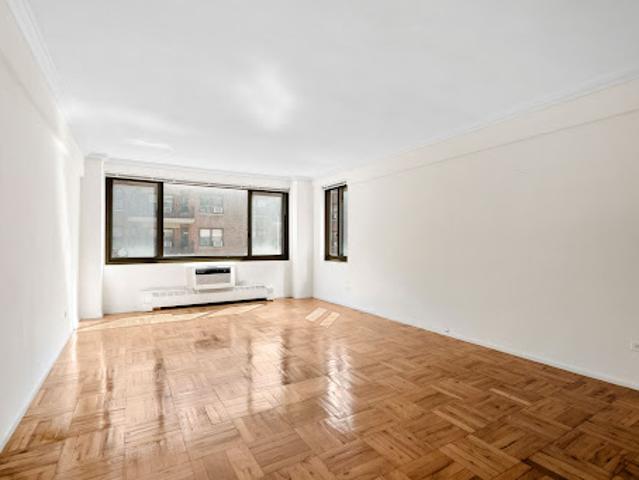 Apartment for sale in Arverne, New York