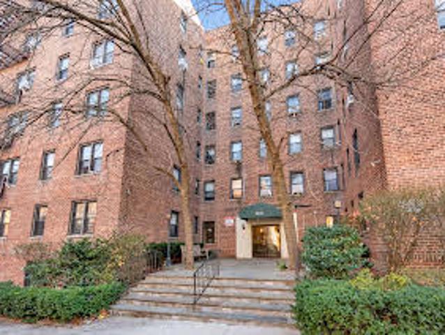 Apartment for sale in Forest Hills