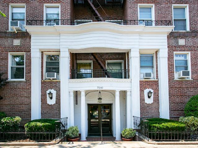 Apartment for sale in Queens, Arverne