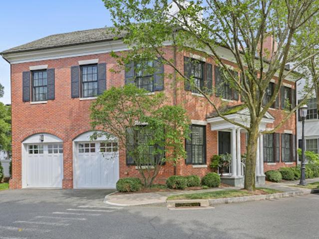 Apartment for sale in Fairfield, Connecticut