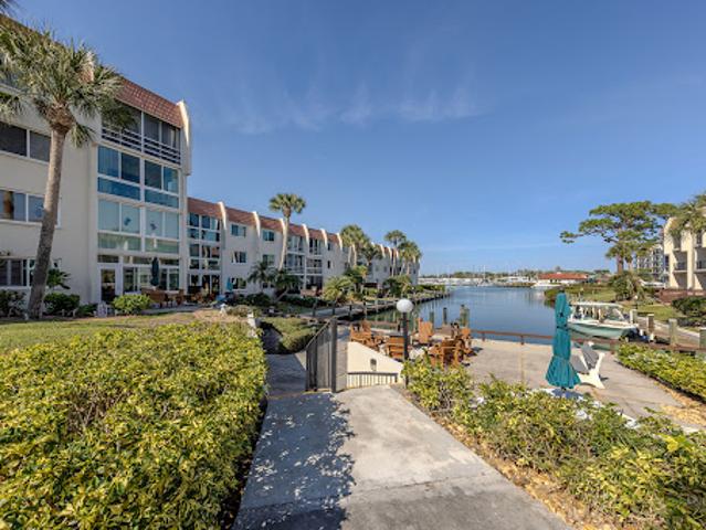 Apartment for sale in Canoga Park, California