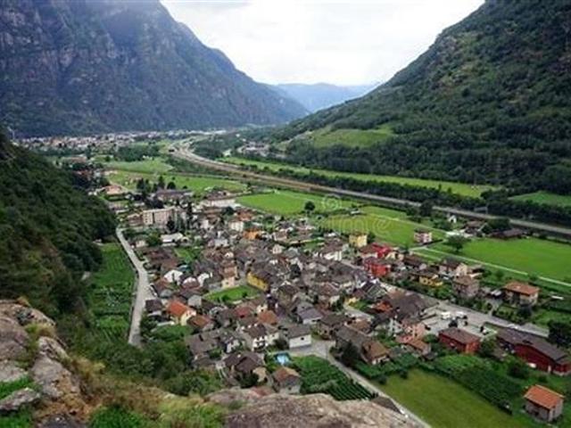 Grundstück kaufen in Osogna, Tessin