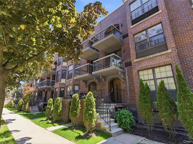 Apartment for sale in Queens, Arverne