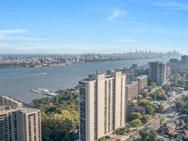 Apartment for sale in Fort Lee, New Jersey