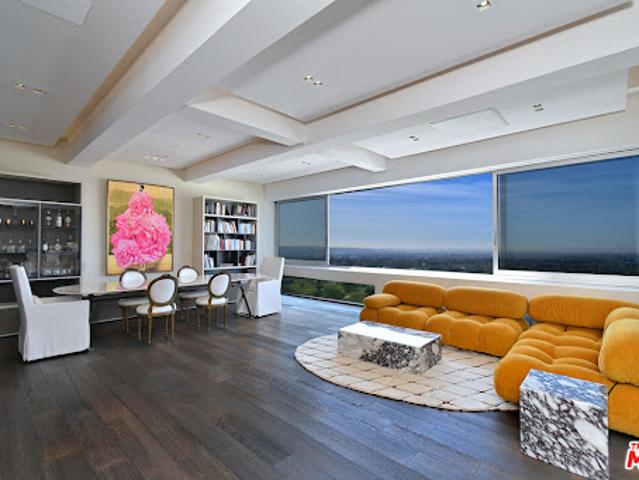 Apartment for sale in Canoga Park, California