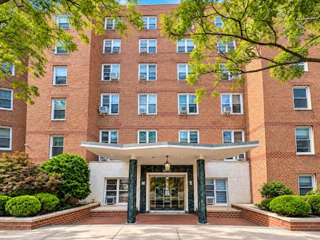 Apartment for sale in Forest Hills, New York