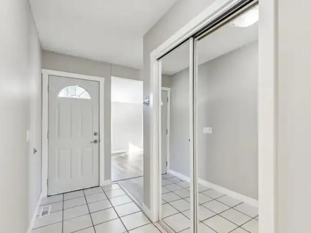 Apartment for rent in Deer Ridge, Calgary