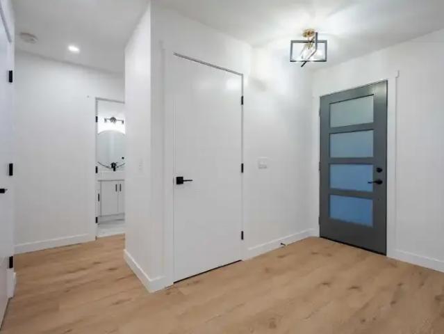 Apartment for rent in Queensland, Calgary