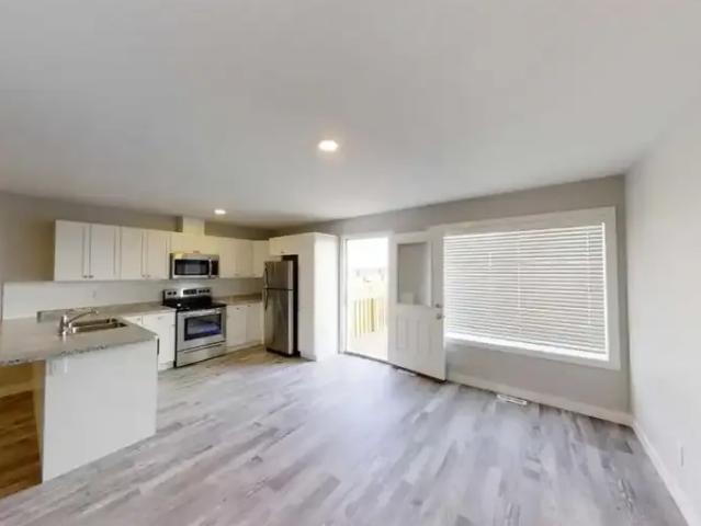 Apartment for rent in Woking, Alberta