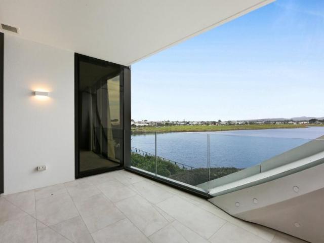 Apartment for rent in Mermaid Waters, Gold Coast City