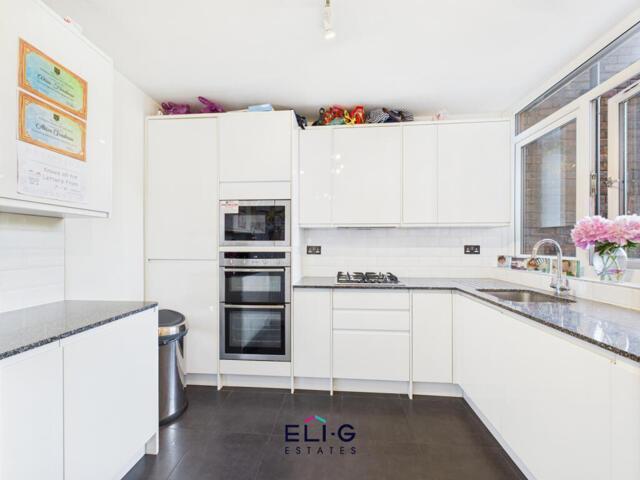 Apartment for sale in Barnet, Hendon