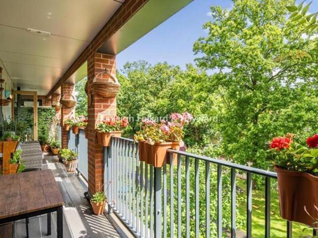 Apartment for sale in Cockfosters, Greater London