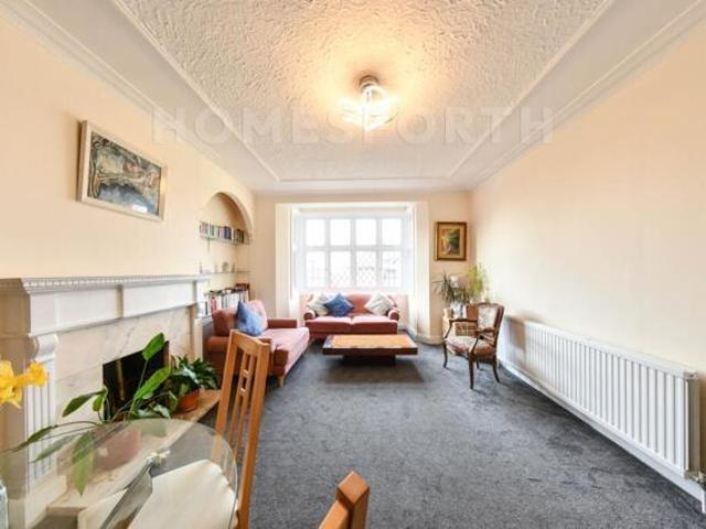Apartment for sale in Golders Green, Greater London
