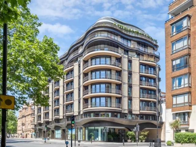 Apartment for sale in Bayswater, Greater London
