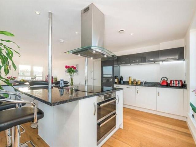 Apartment for sale in Brentford, London Borough of Hounslow