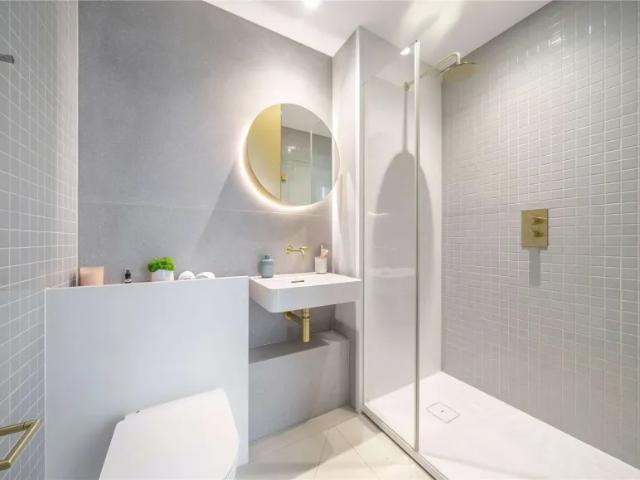 Apartment for sale in Greenwich Peninsula, Greater London