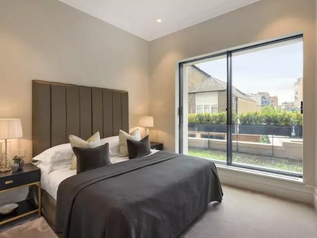 Apartment for sale in Belgravia, Greater London
