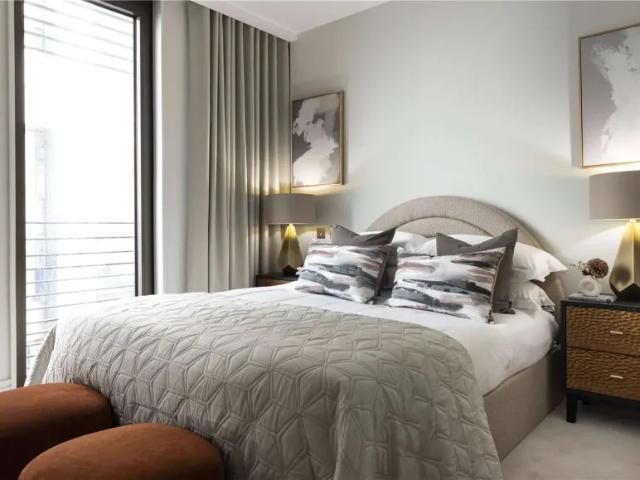 Apartment for sale in Lyons, Greater London