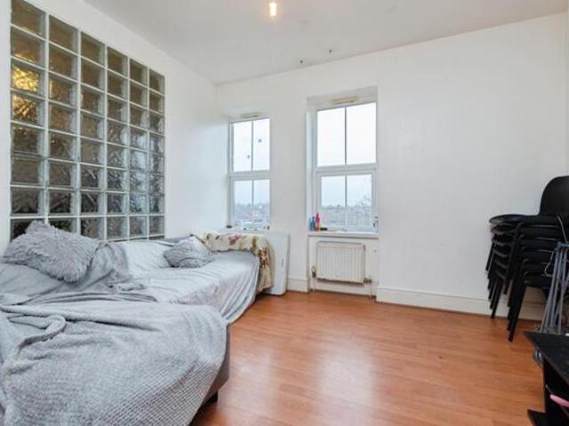 Apartment for sale in London Borough of Croydon, Greater London