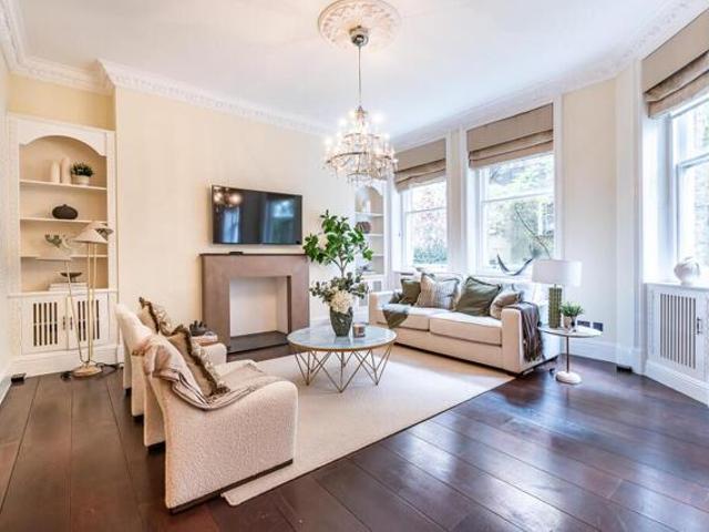 Apartment for sale in Kensington, Greater London