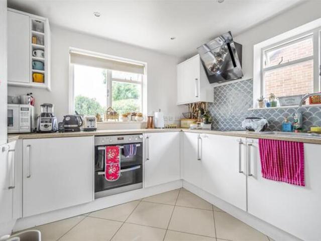 Apartment for sale in North Sheen, Greater London