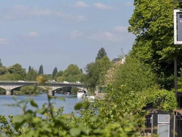 Apartment for sale in Birch Green, Lower Halliford